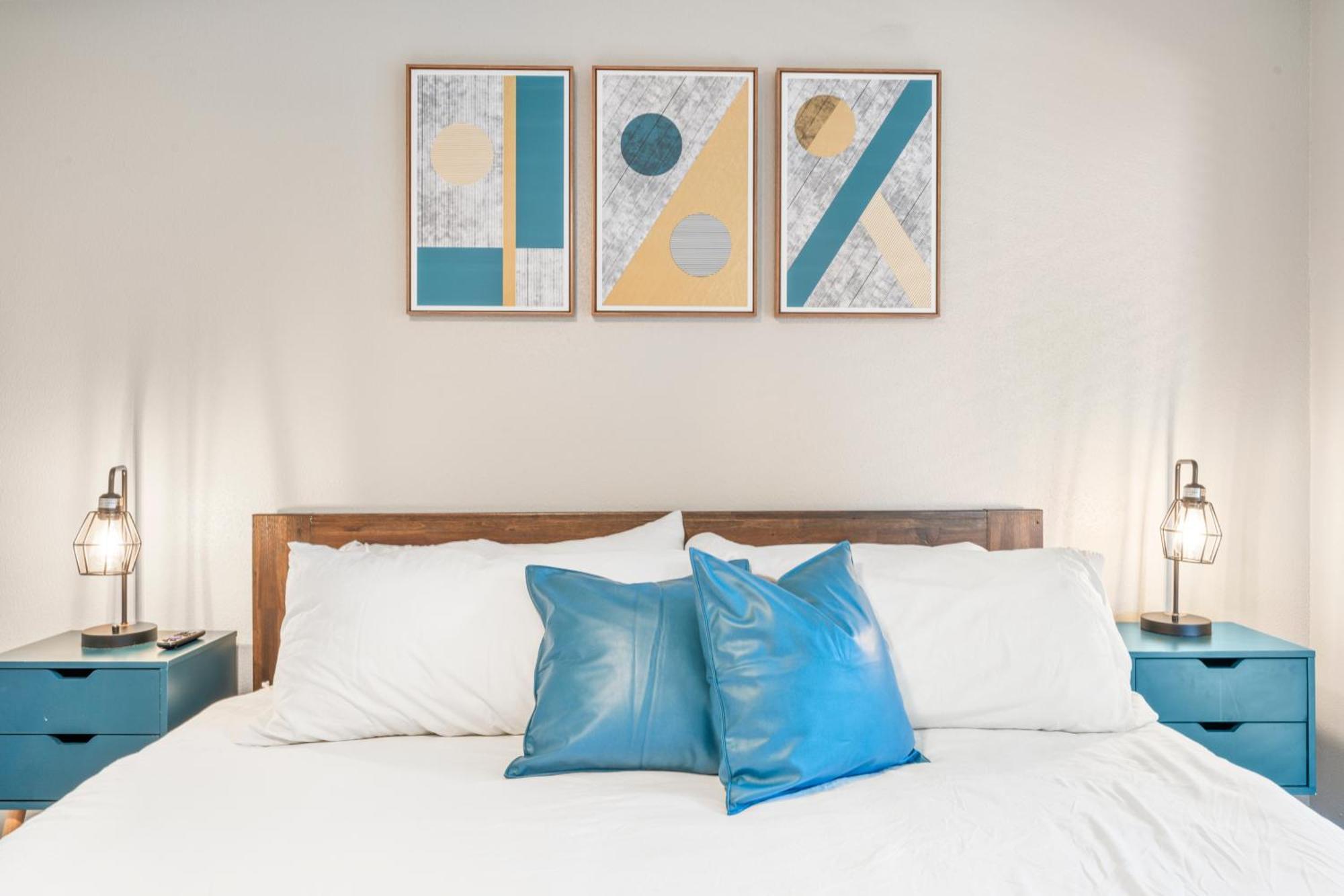 Soco Chic Close To Downtown Apartment