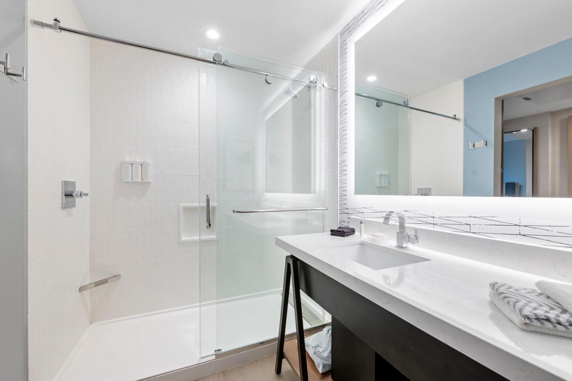 Cambria Downtown 4*