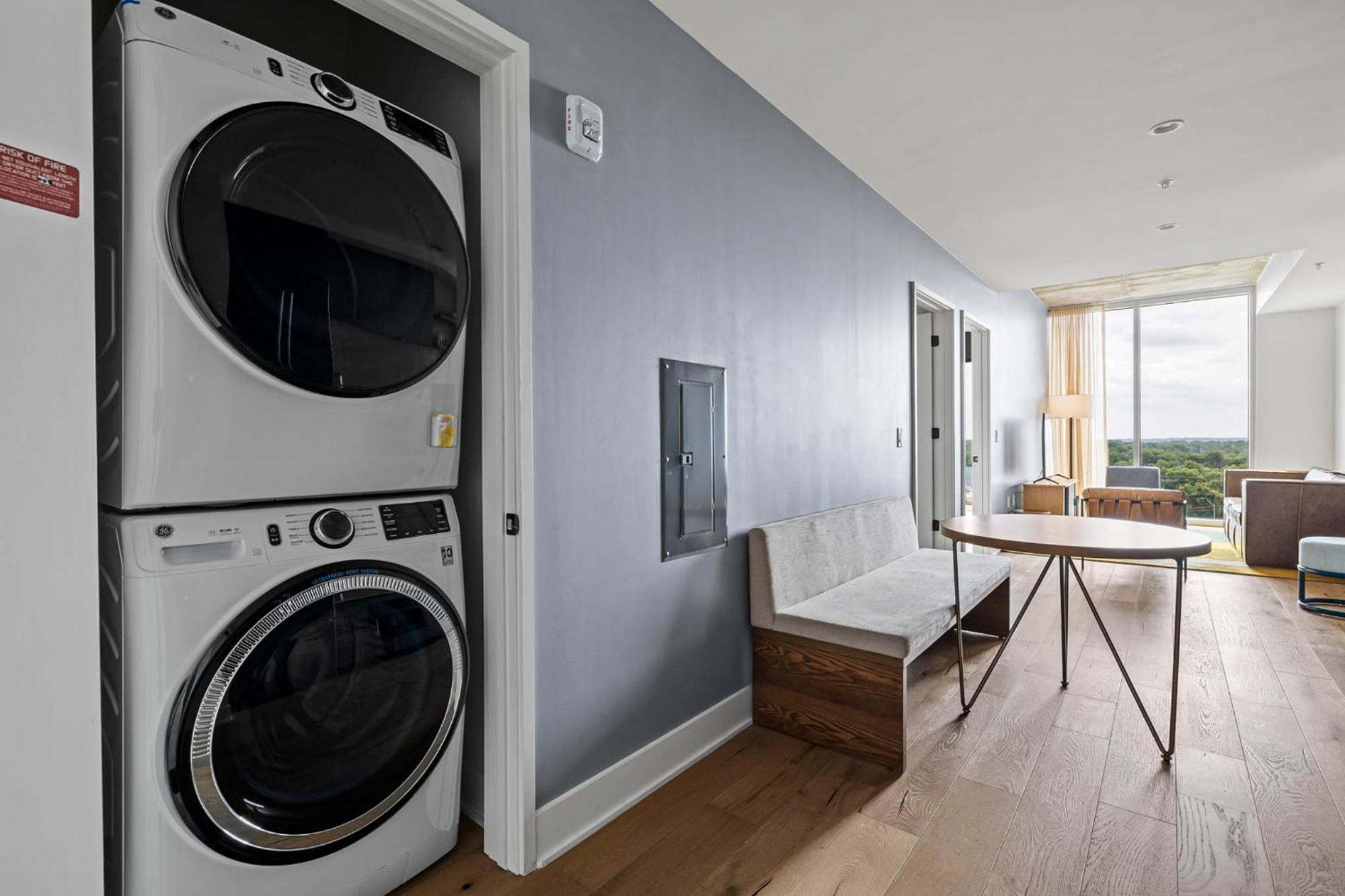 Modern 1br On Rainey St - Pool & Views