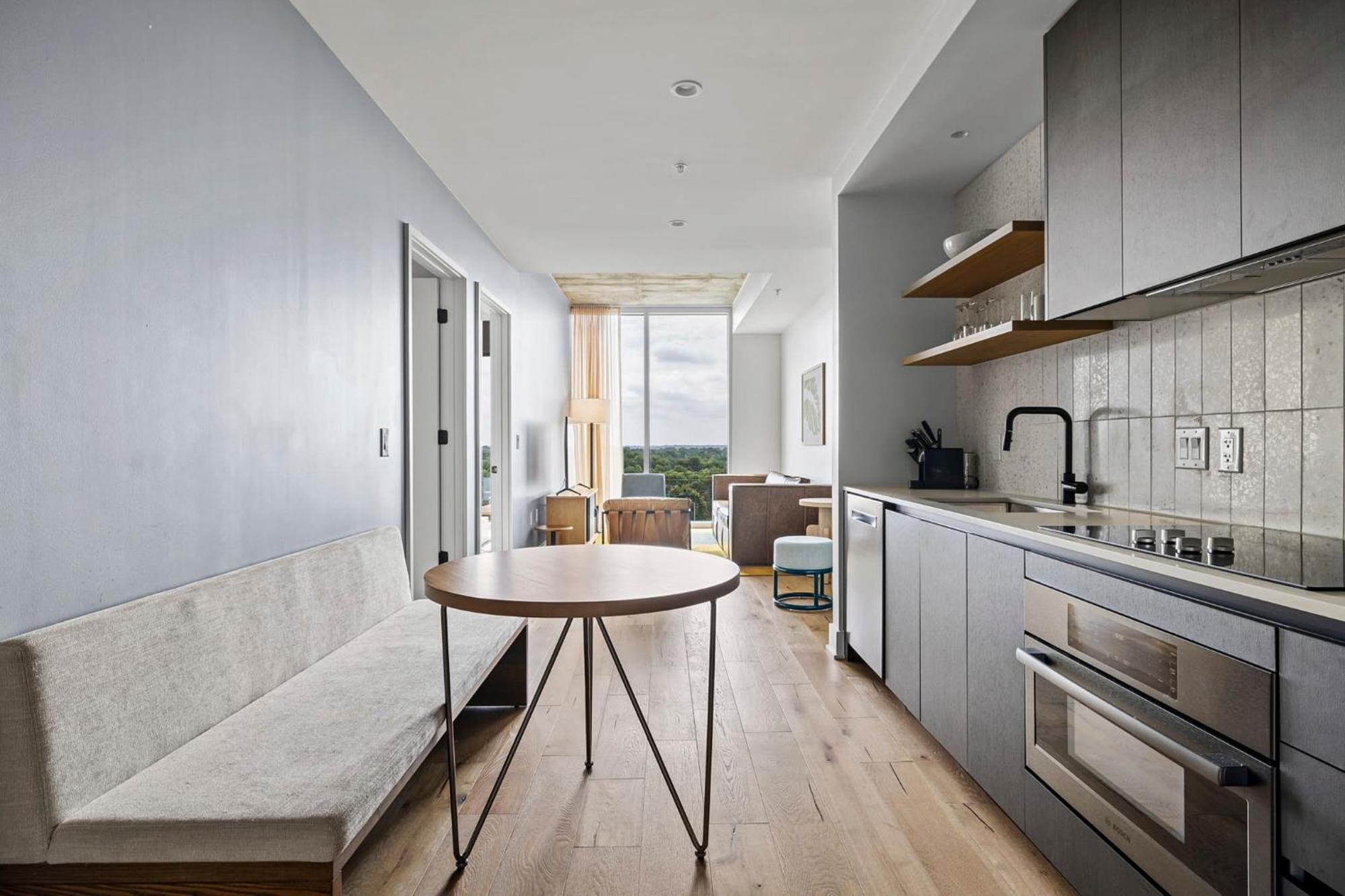 Modern 1br On Rainey St - Pool & Views