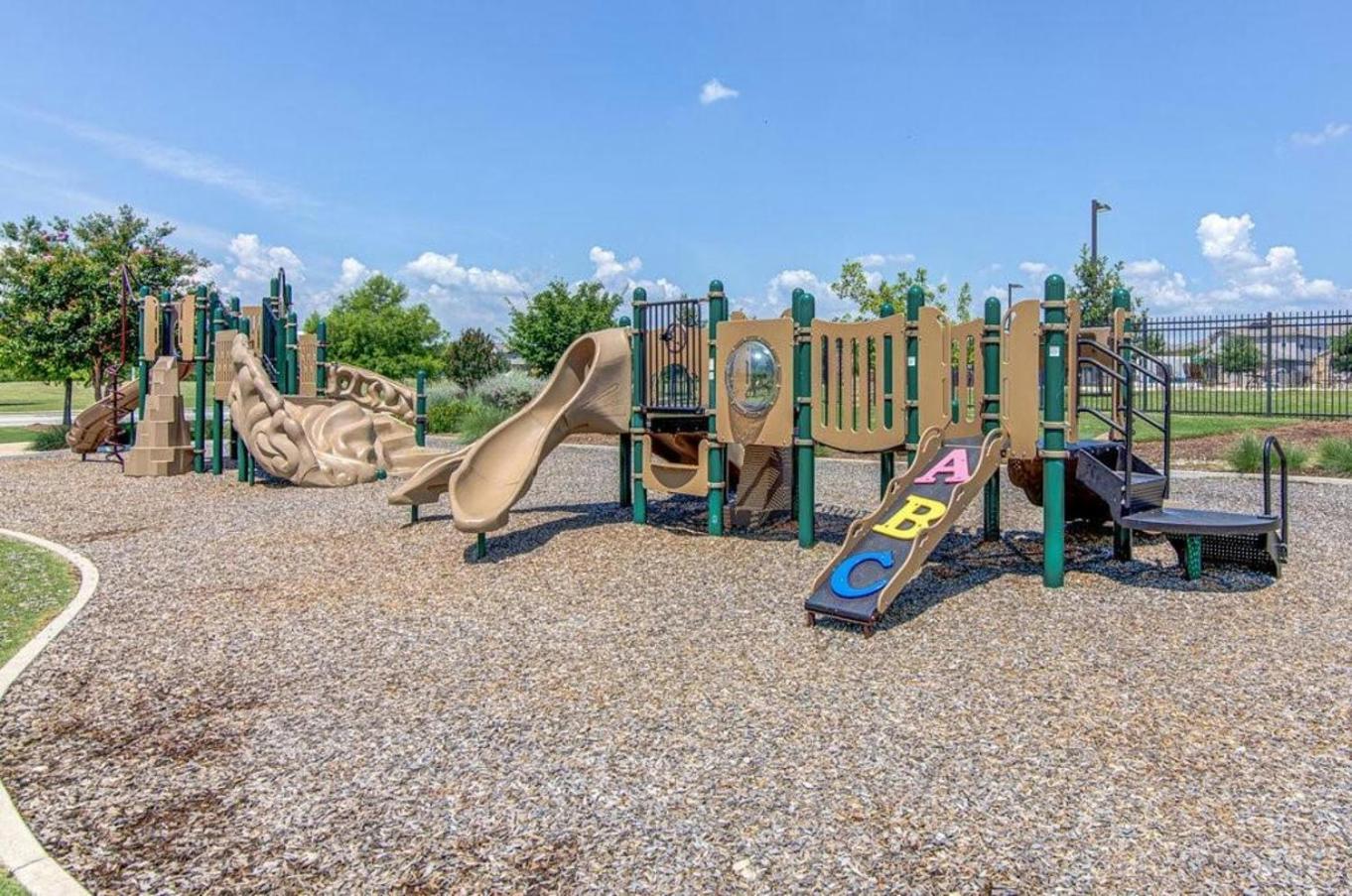 Holiday home Cozy Near Downtown And Airport *