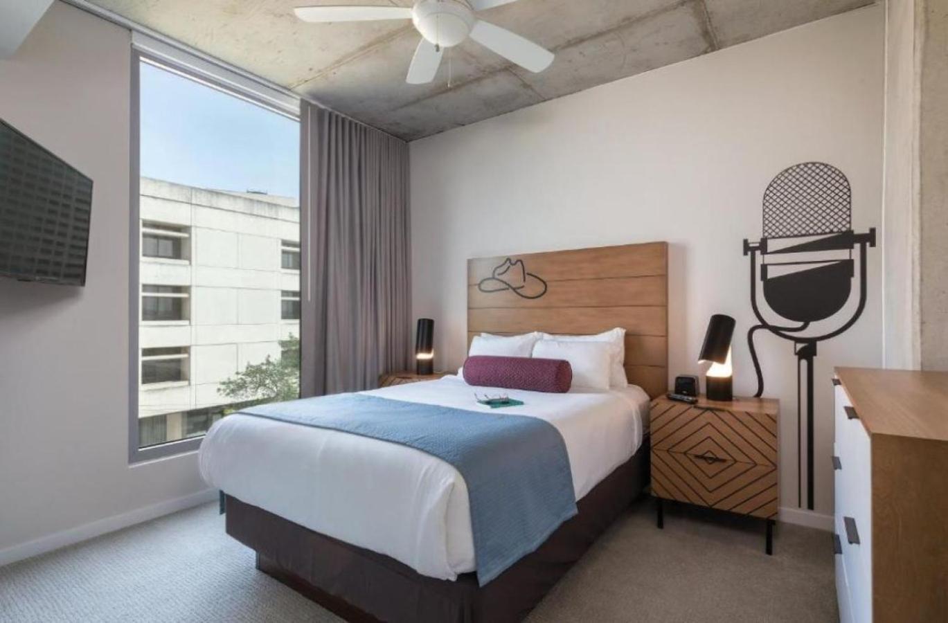 Has To Offer In With Pool And Gym Onsite Austin