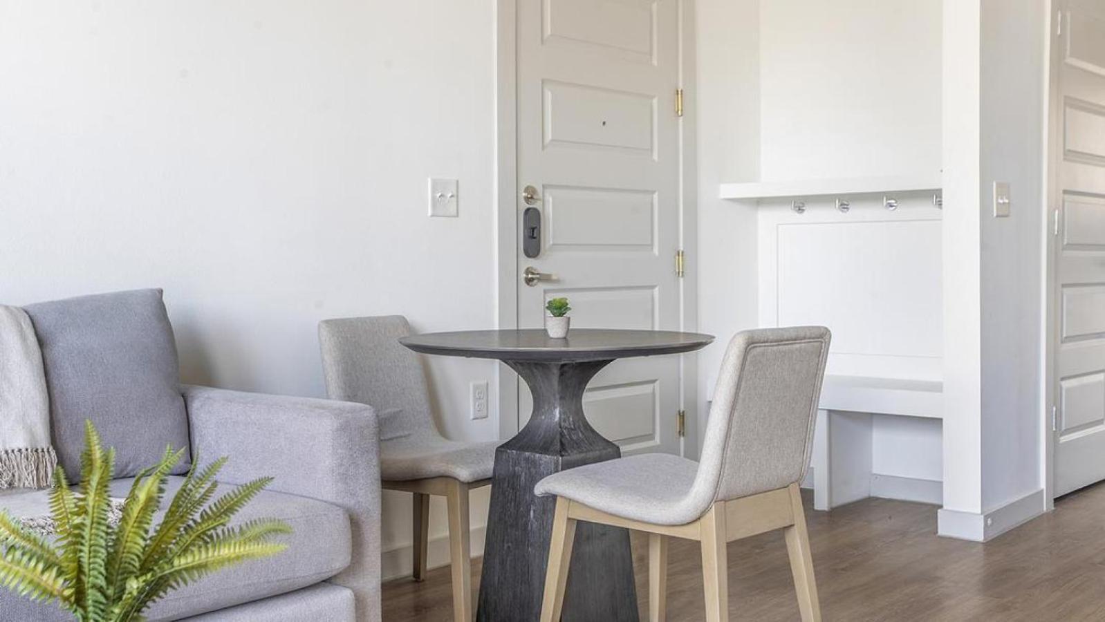 Apartment Landing At The Haywood - 1 Bedroom In Slaughter Creek *