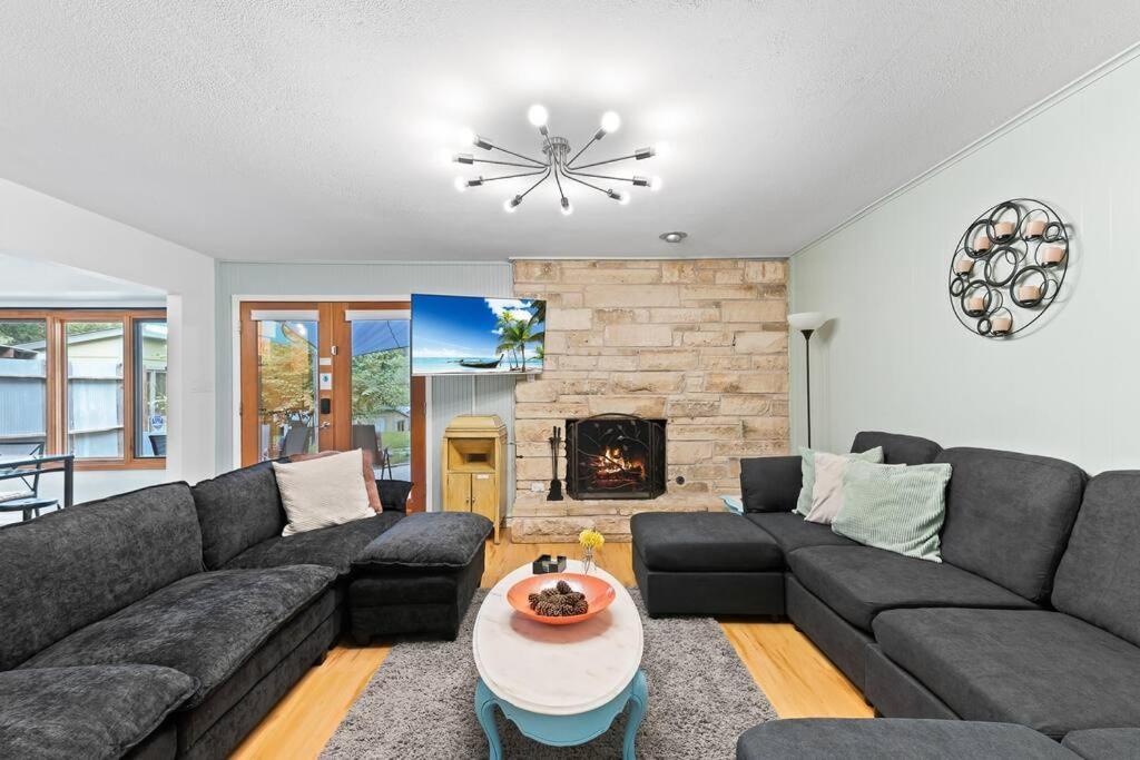 5br Double Unit On Creek - Large Yard - Sleeps 12 Austin
