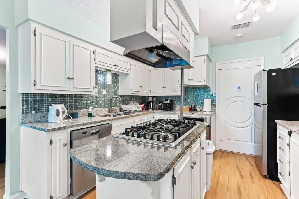 5br Double Unit On Creek - Large Yard - Sleeps 12 *