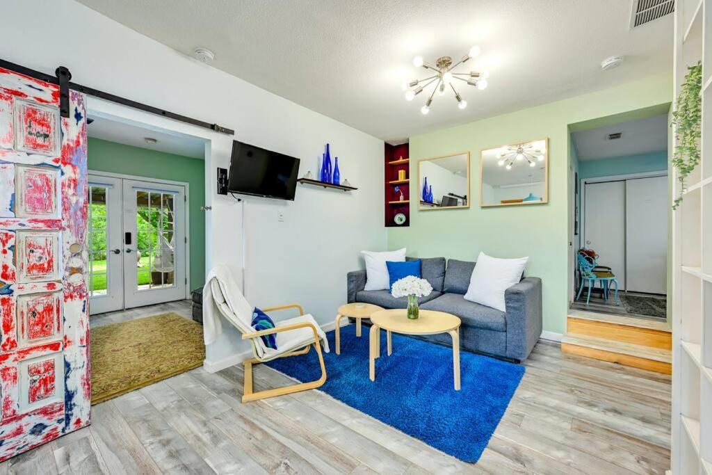 Holiday home 5br Double Unit On Creek - Large Yard - Sleeps 12 *