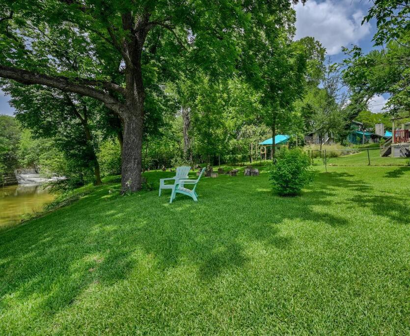 Holiday home 5br Double Unit On Creek - Large Yard - Sleeps 12