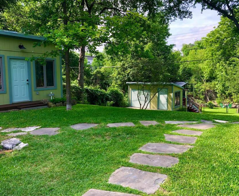Holiday home 5br Double Unit On Creek - Large Yard - Sleeps 12 *