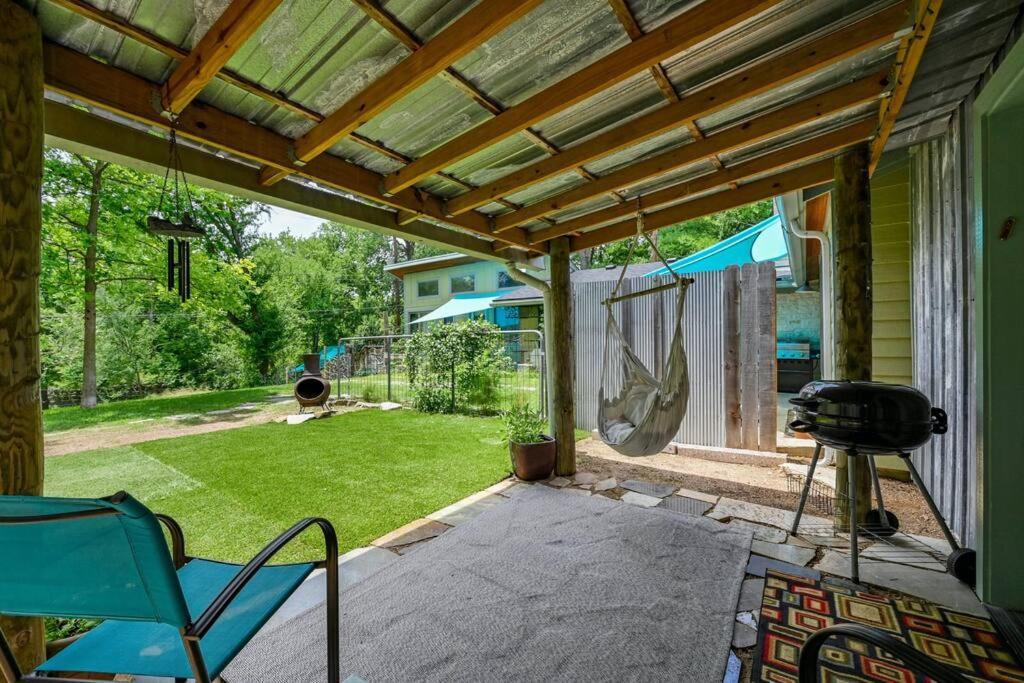 5br Double Unit On Creek - Large Yard - Sleeps 12 Holiday home Austin