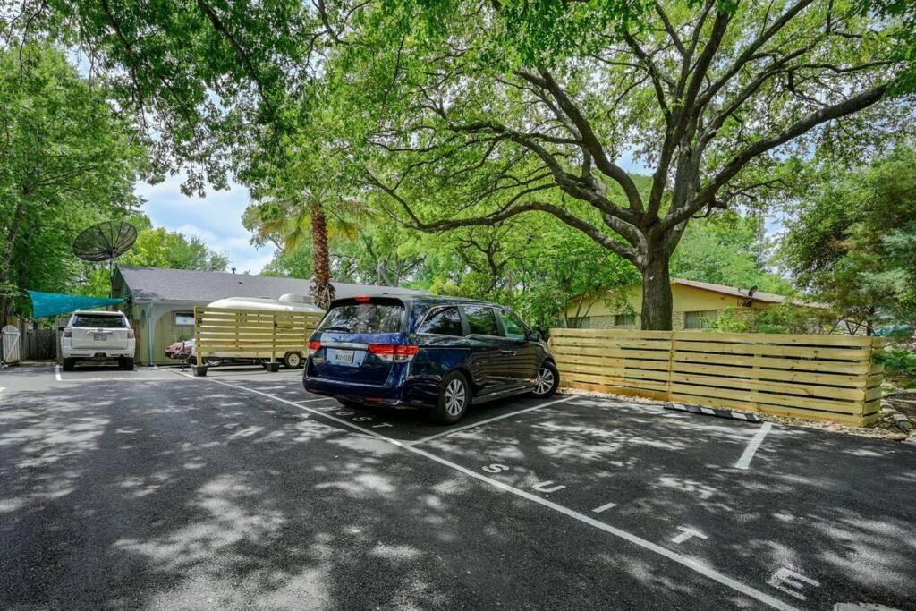 5br Double Unit On Creek - Large Yard - Sleeps 12
