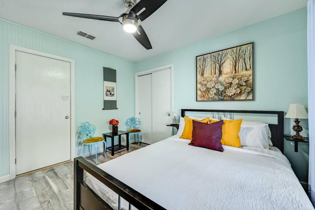 5br Double Unit On Creek - Large Yard - Sleeps 12 Holiday home Austin
