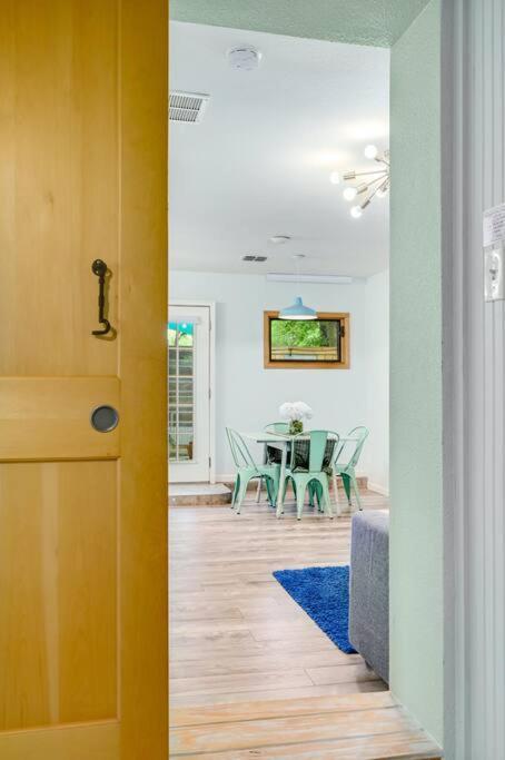 5br Double Unit On Creek - Large Yard - Sleeps 12 *