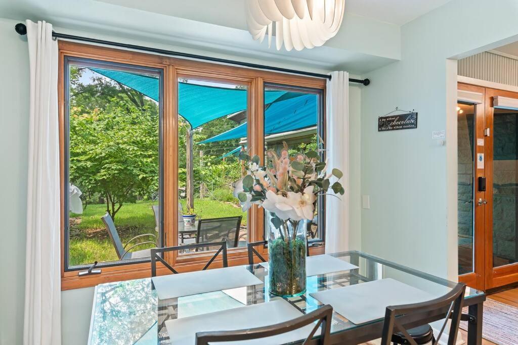 5br Double Unit On Creek - Large Yard - Sleeps 12 Holiday home *