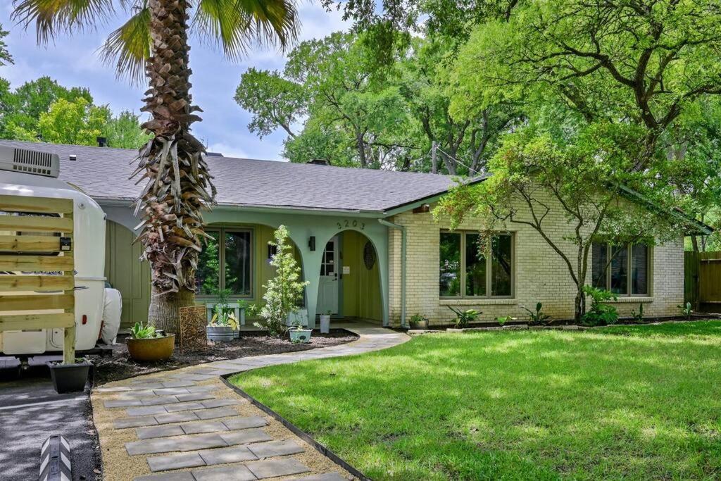 5br Double Unit On Creek - Large Yard - Sleeps 12 Holiday home