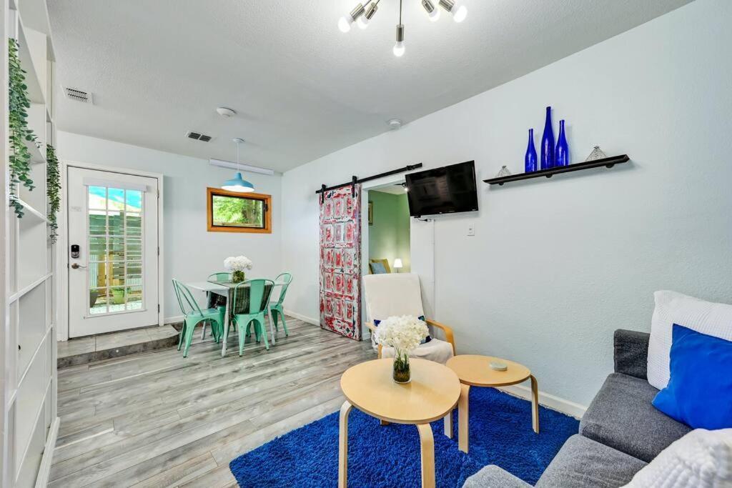 5br Double Unit On Creek - Large Yard - Sleeps 12 Austin