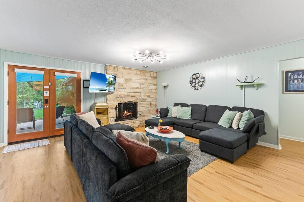 5br Double Unit On Creek - Large Yard - Sleeps 12 * Austin