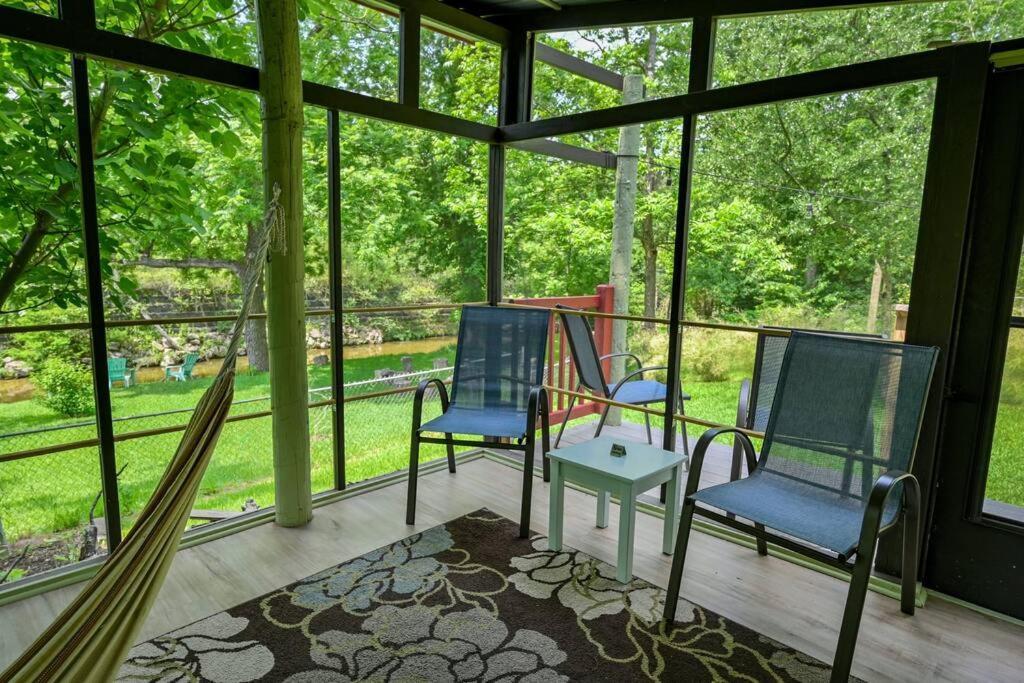 Holiday home 5br Double Unit On Creek - Large Yard - Sleeps 12