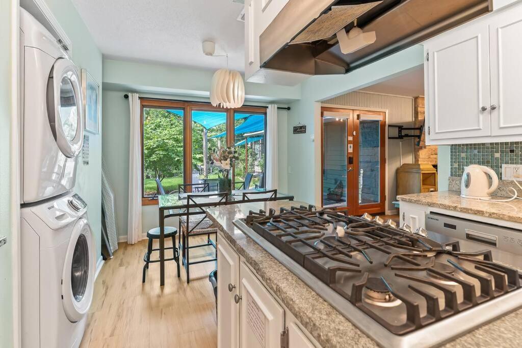 5br Double Unit On Creek - Large Yard - Sleeps 12 Austin