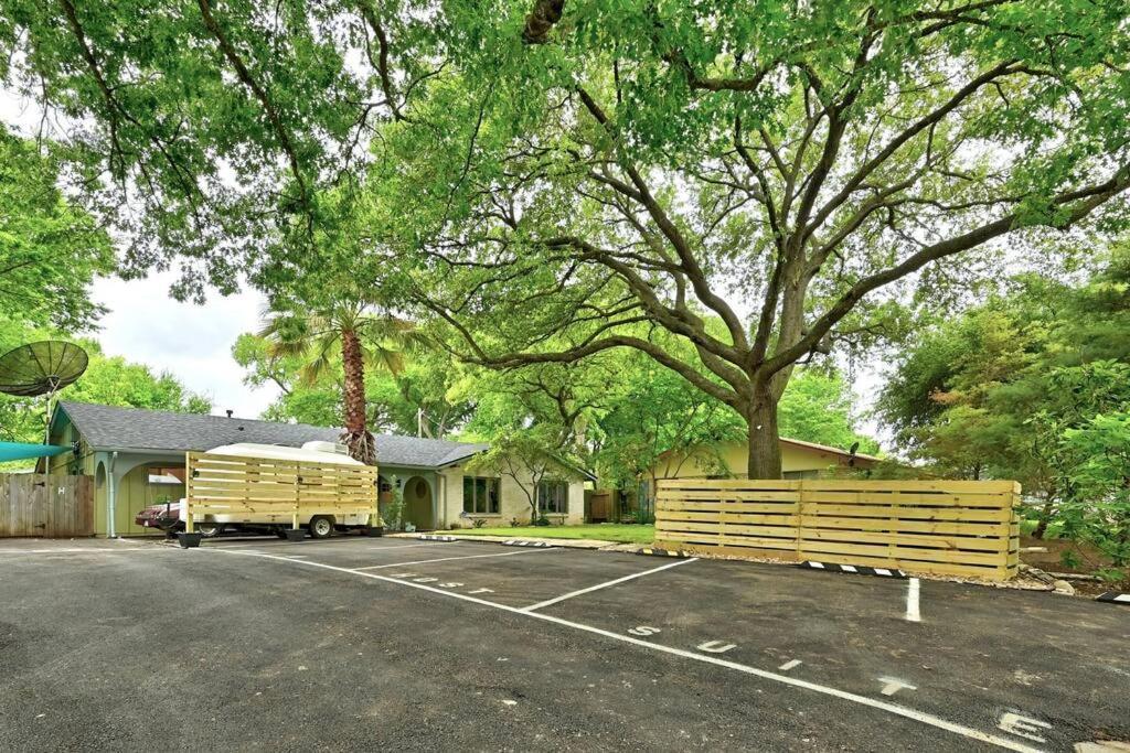 5br Double Unit On Creek - Large Yard - Sleeps 12 *