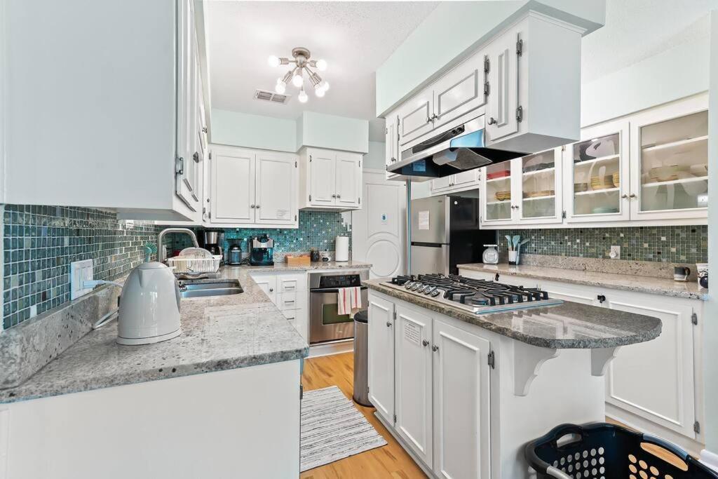 Holiday home 5br Double Unit On Creek - Large Yard - Sleeps 12 *