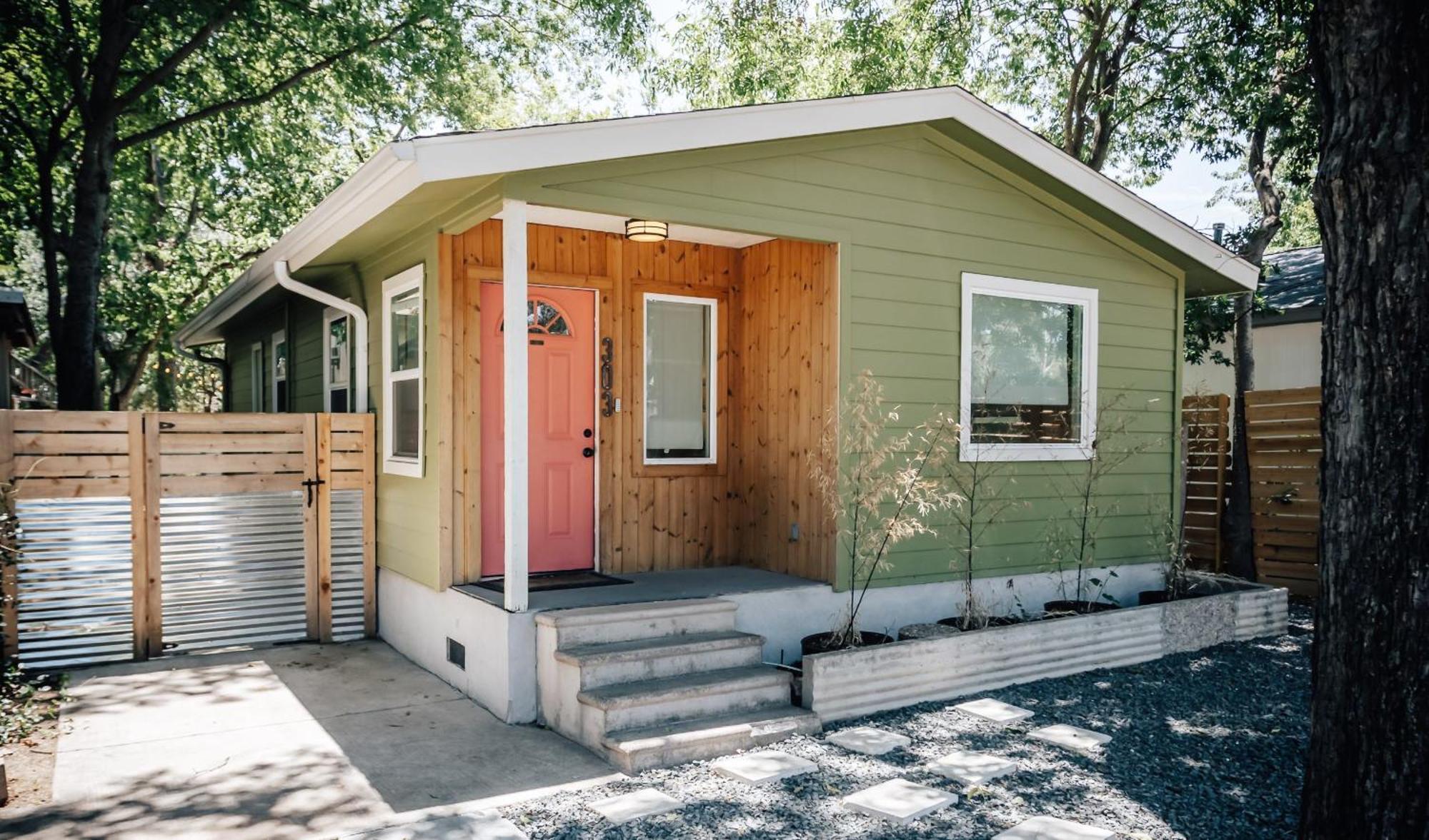 Holiday home Authentic Texas Beauty By 6th Street Walk To Downtown Eateries