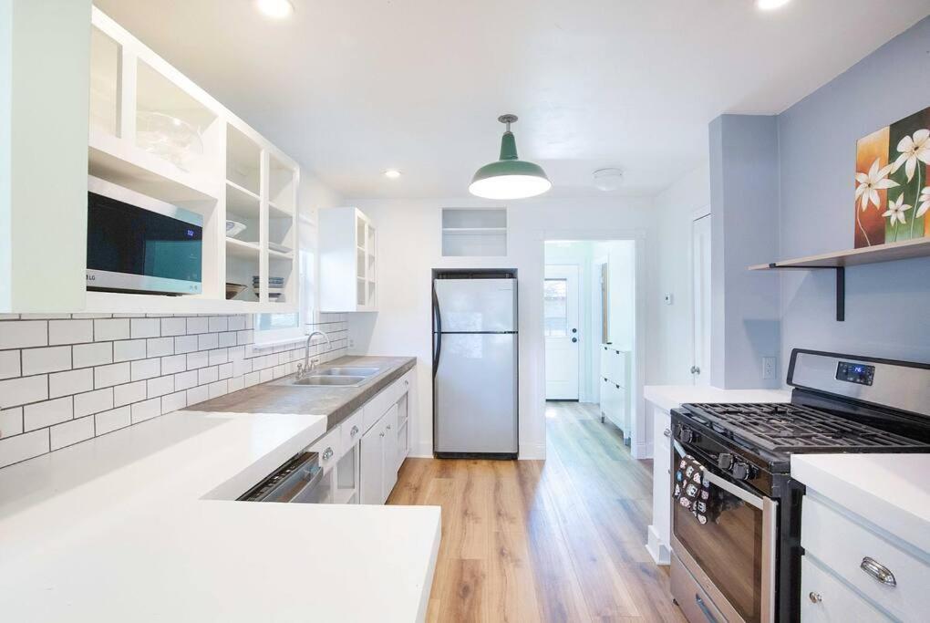 Authentic Texas Beauty By 6th Street Walk To Downtown Eateries Holiday home Austin