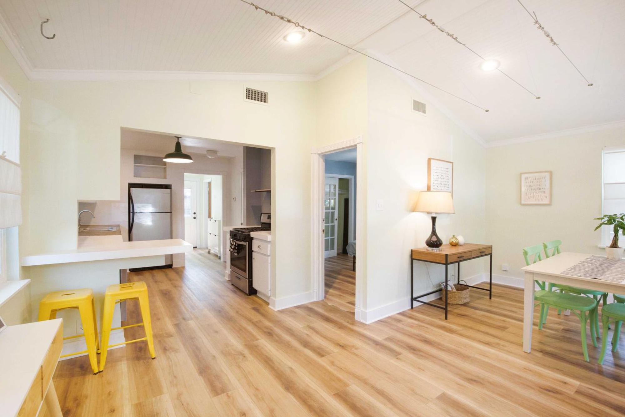 Authentic Texas Beauty By 6th Street Walk To Downtown Eateries Holiday home Austin