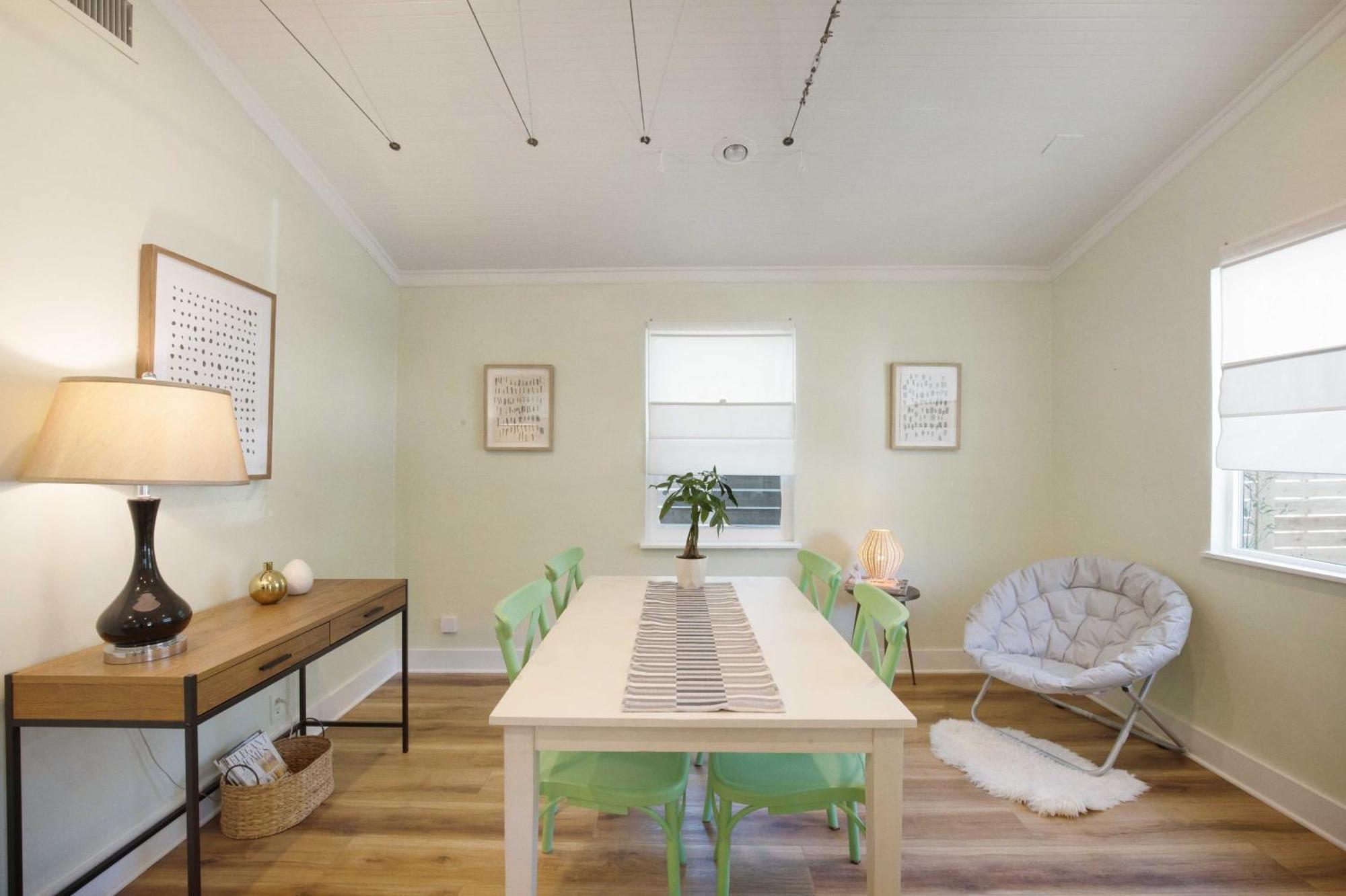 Holiday home Authentic Texas Beauty By 6th Street Walk To Downtown Eateries