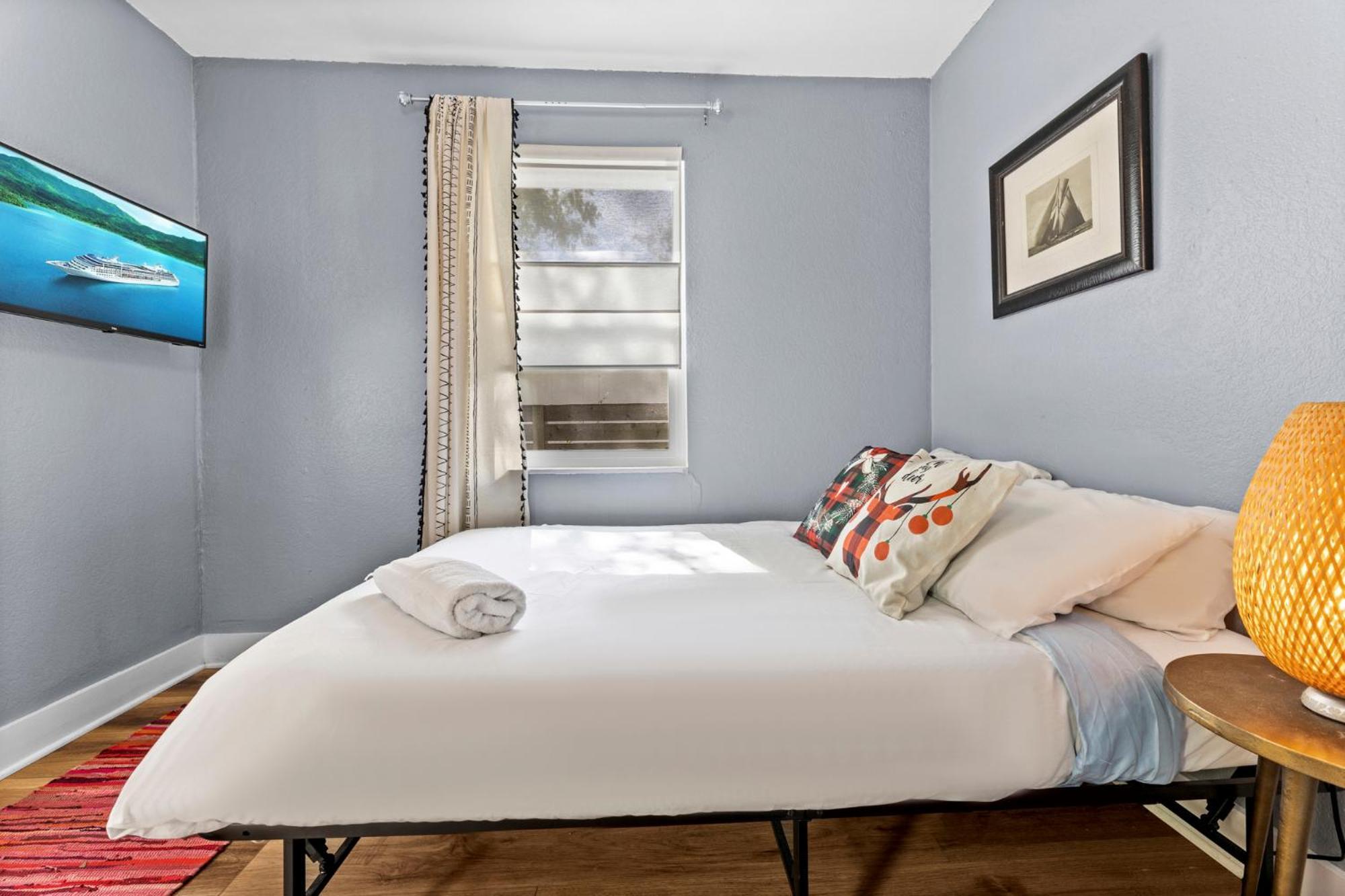 Authentic Texas Beauty By 6th Street Walk To Downtown Eateries Holiday home