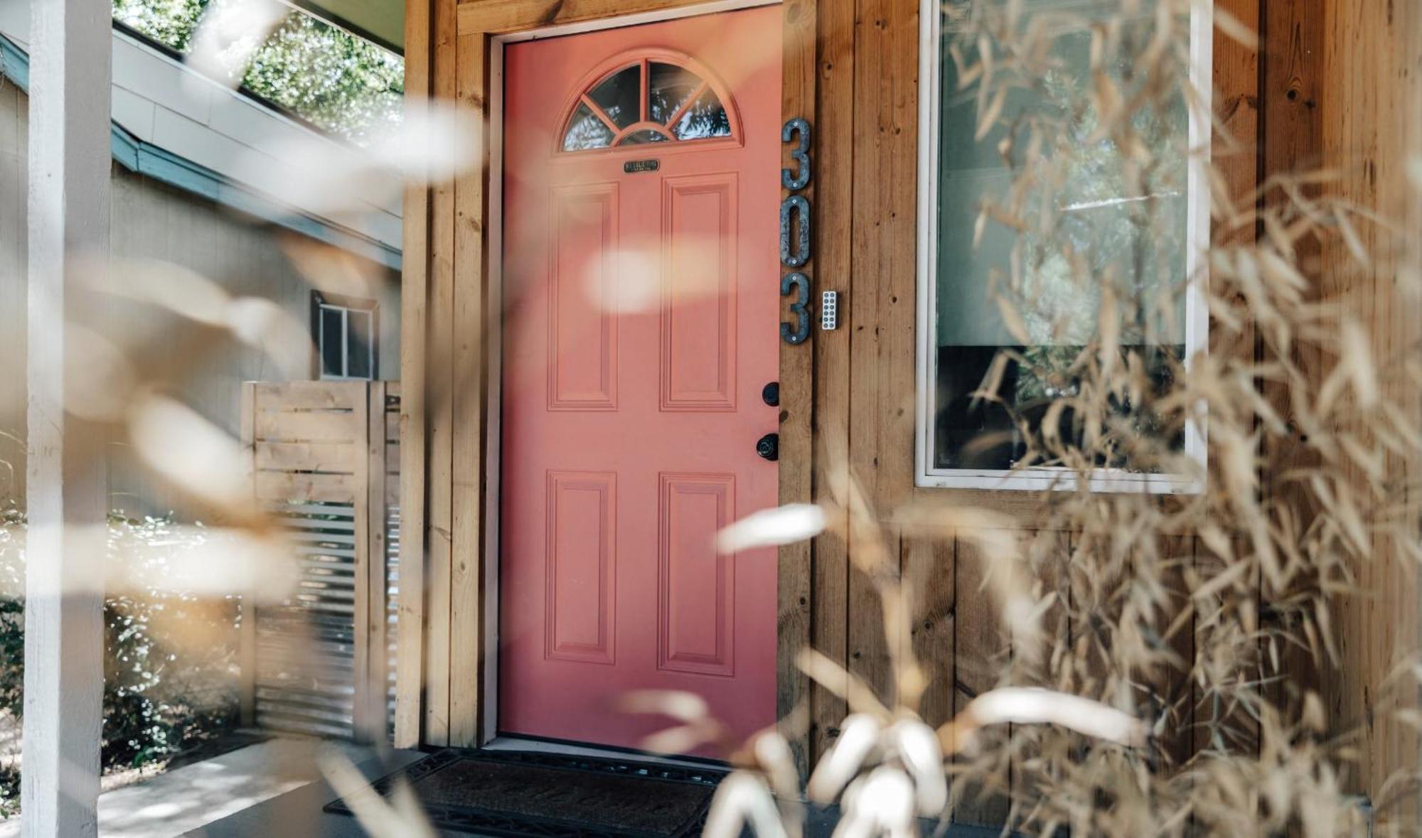 Authentic Texas Beauty By 6th Street Walk To Downtown Eateries Holiday home
