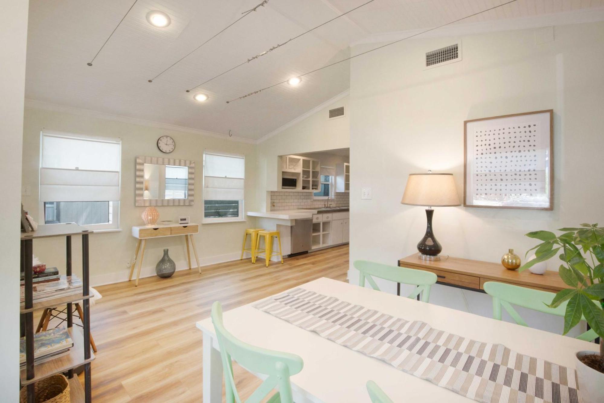 Authentic Texas Beauty By 6th Street Walk To Downtown Eateries Holiday home Austin