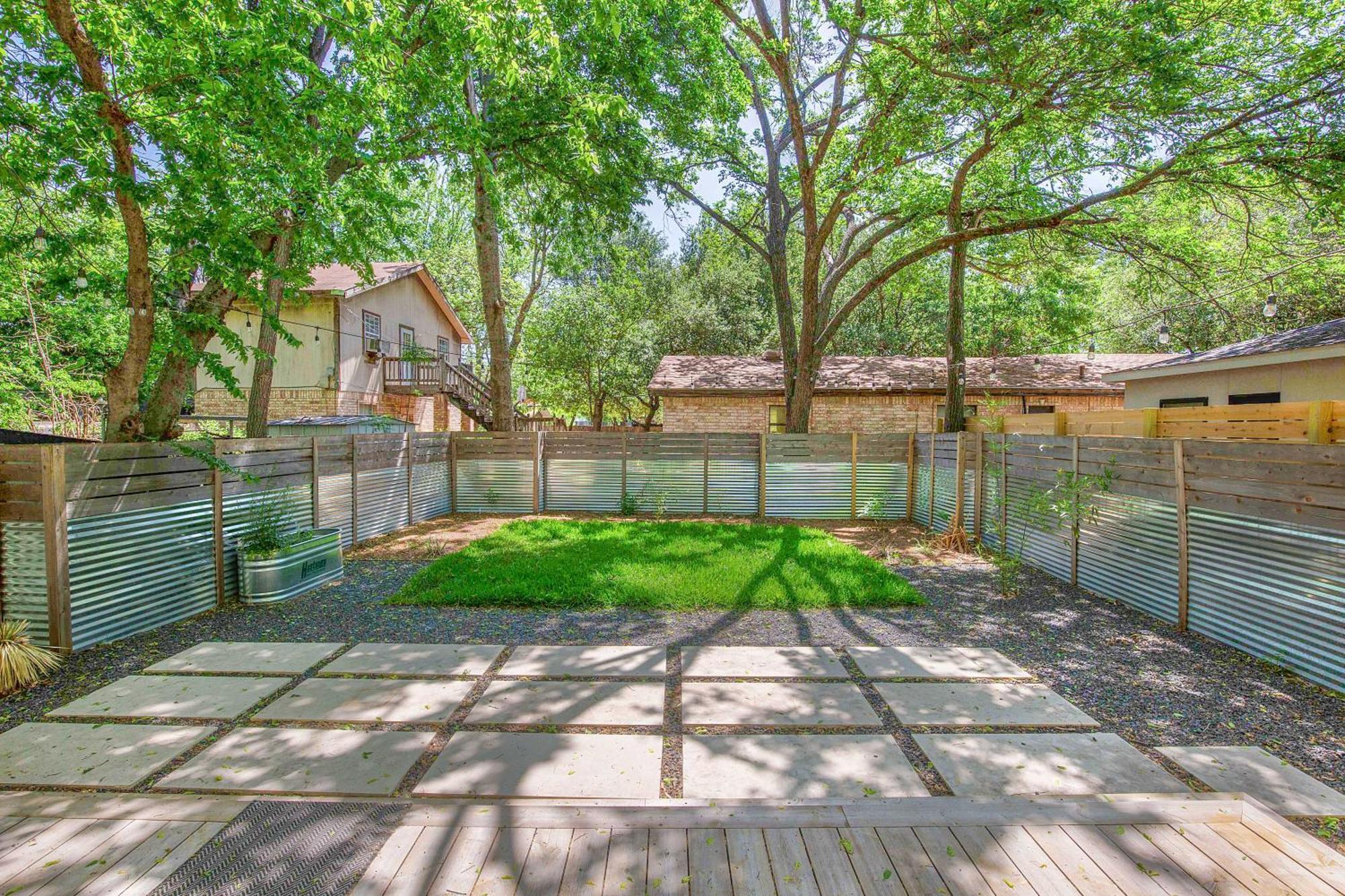 Holiday home Authentic Texas Beauty By 6th Street Walk To Downtown Eateries *