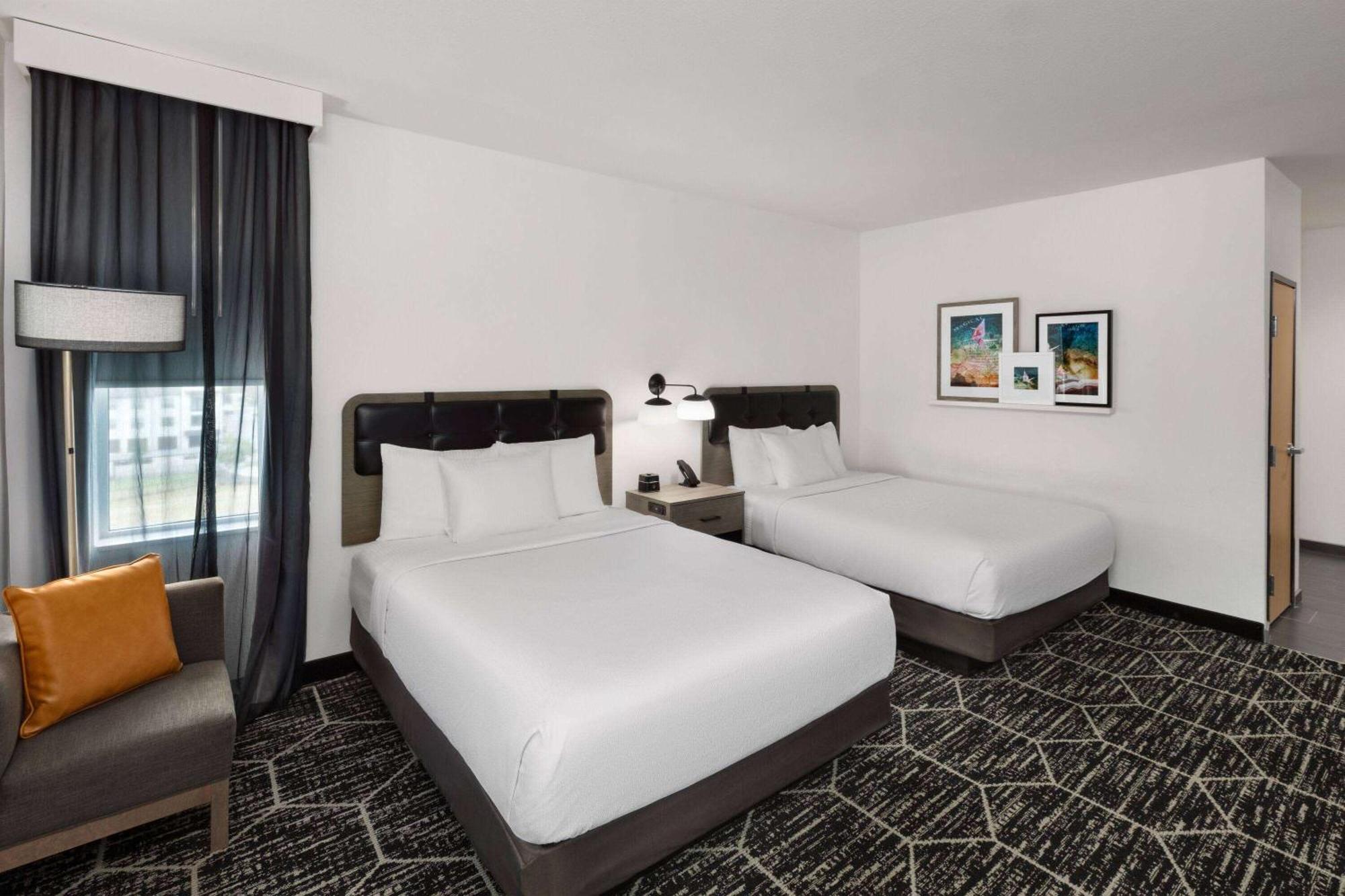 La Quinta & By Wyndham Parmer Tech Ridge Hotel *