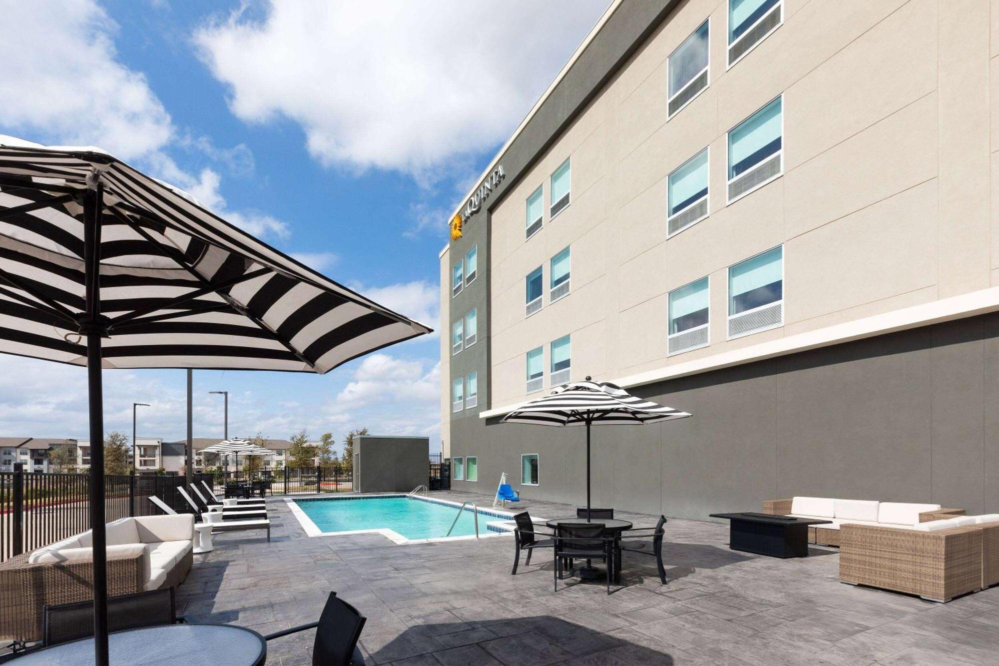 La Quinta & By Wyndham Parmer Tech Ridge Hotel