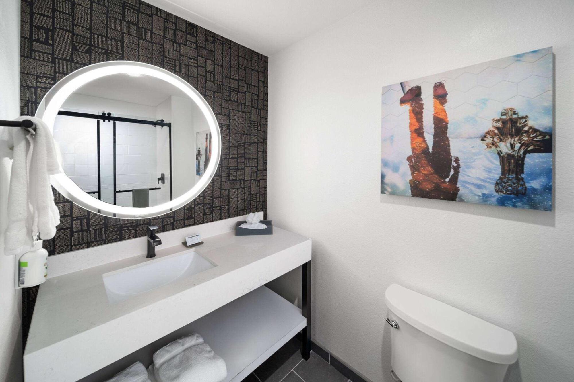 La Quinta & By Wyndham Parmer Tech Ridge Hotel