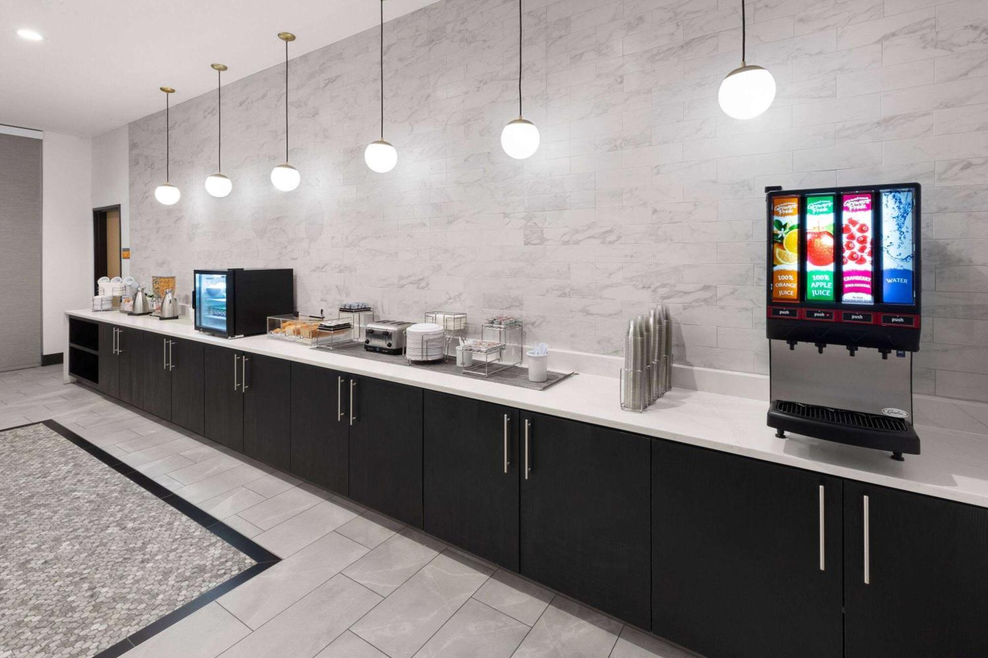 Hotel La Quinta & By Wyndham Parmer Tech Ridge *