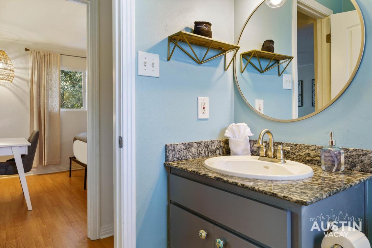 Pet Friendly W Pool Minutes From Zilker Park In Apartment *