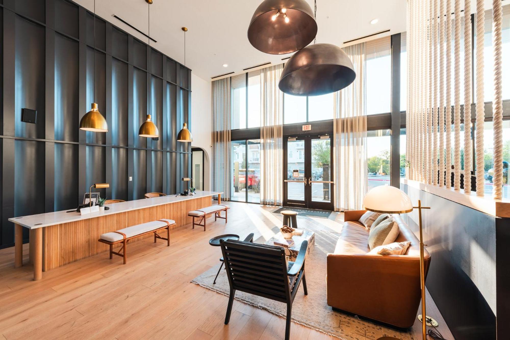 Luxury Loft Style Apartment *