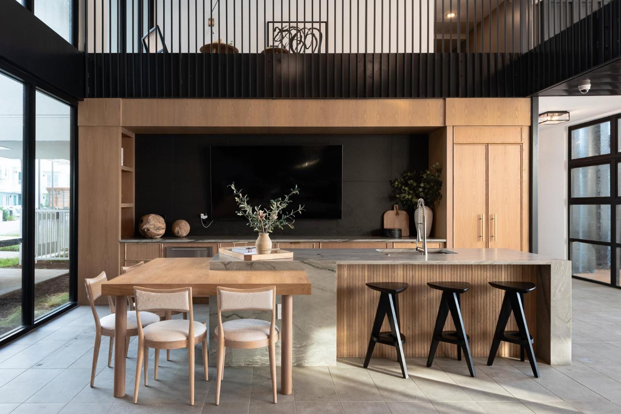 Luxury Loft Style Apartment *