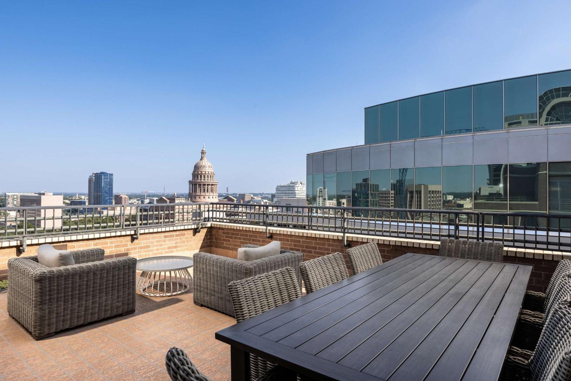Doubletree By Hilton Downtown Capitol Hotel 4*