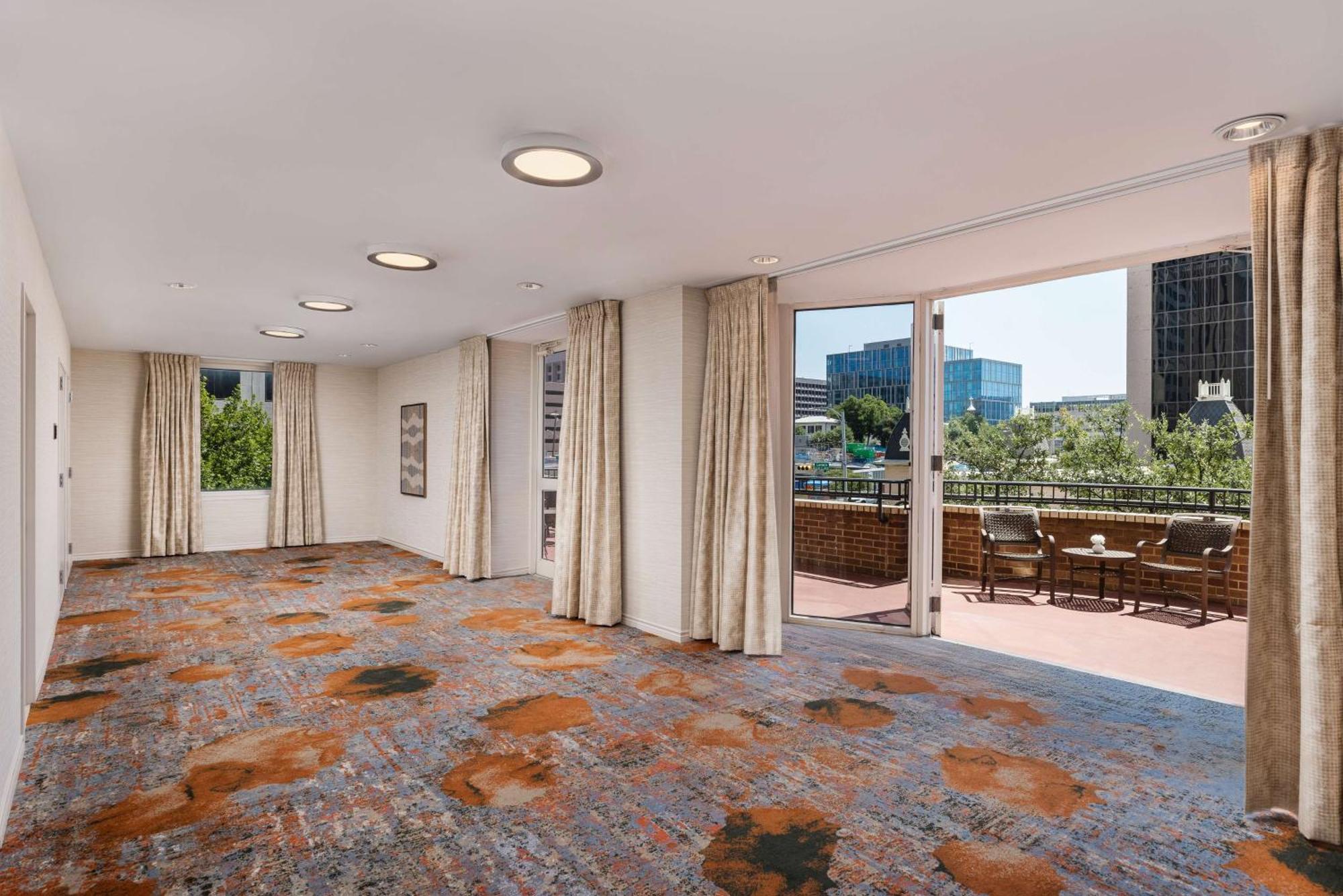 Hotel Doubletree By Hilton Downtown Capitol Austin