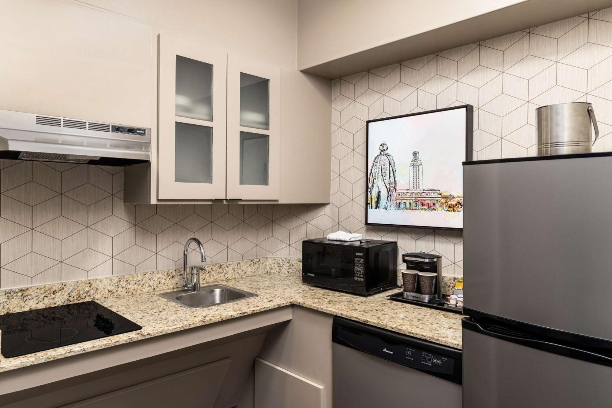 Doubletree By Hilton Downtown Capitol 4*