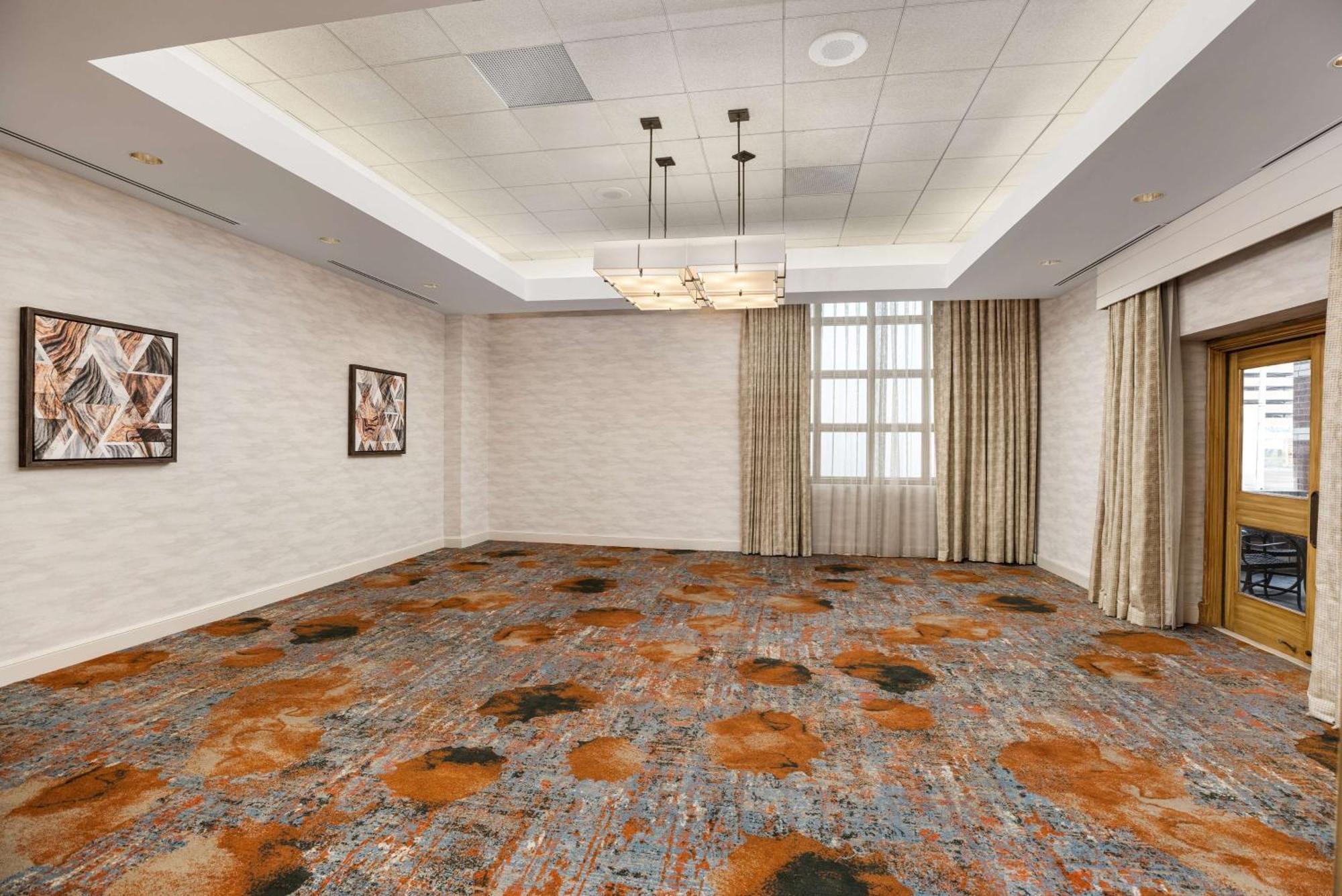 Doubletree By Hilton Downtown Capitol 4*
