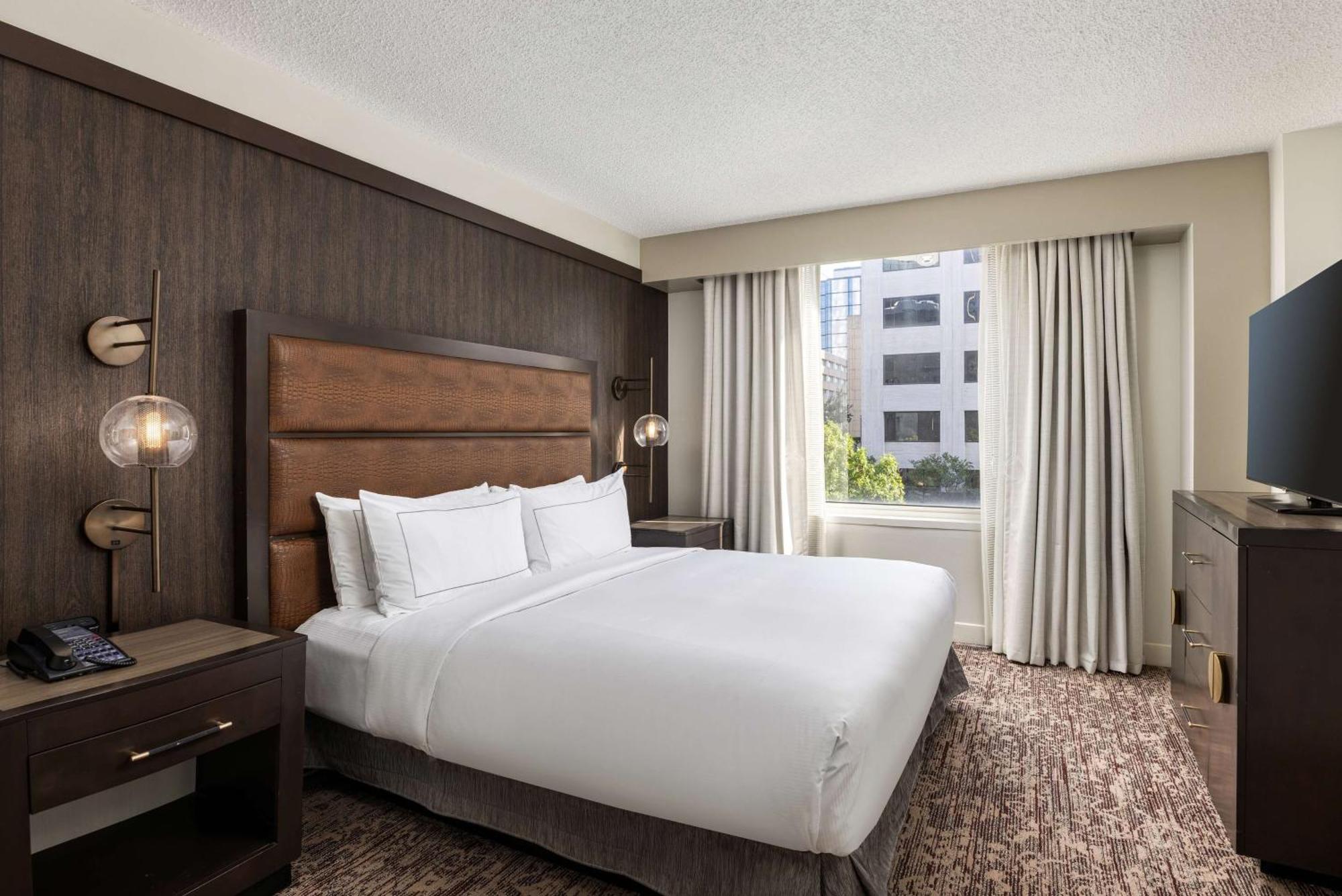 Doubletree By Hilton Downtown Capitol Hotel Austin