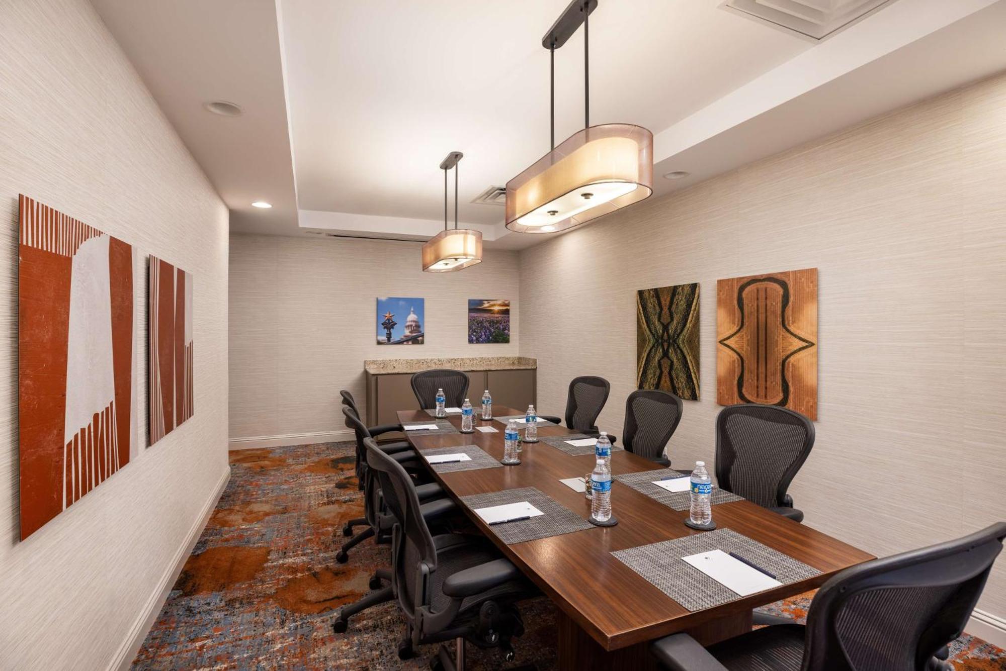 Doubletree By Hilton Downtown Capitol 4*