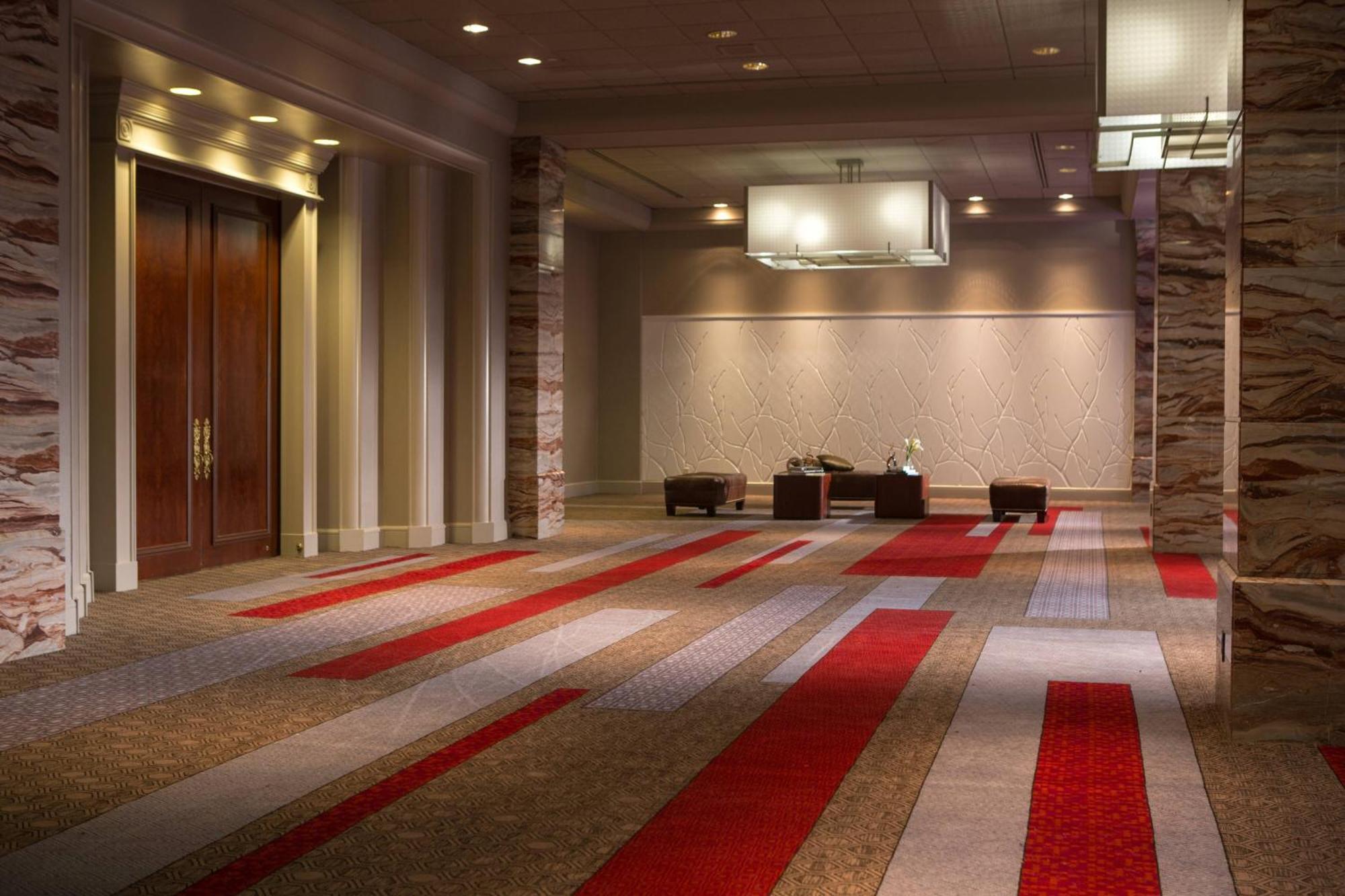 Renaissance Hotel 4*