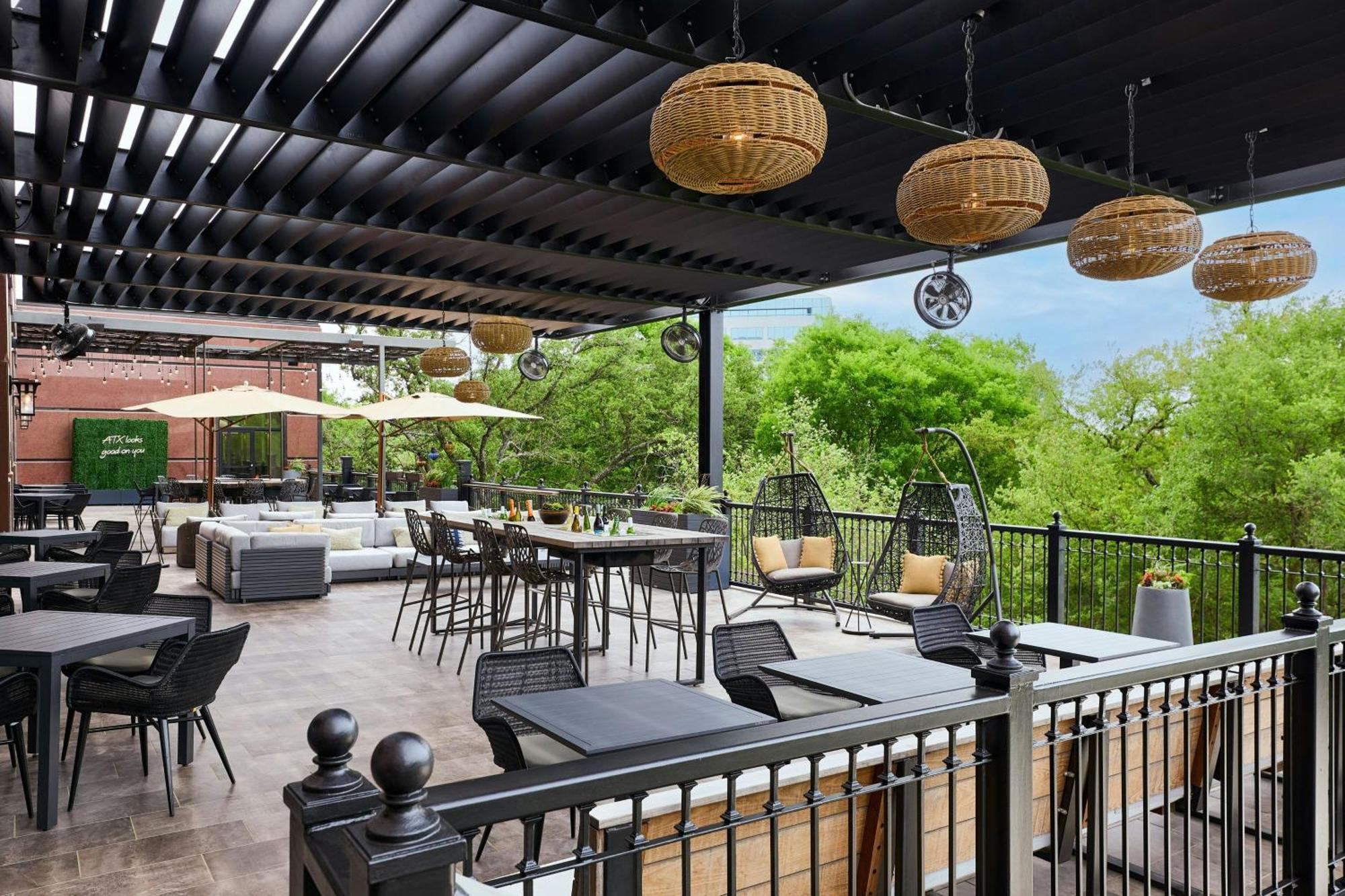 Renaissance Hotel 4*