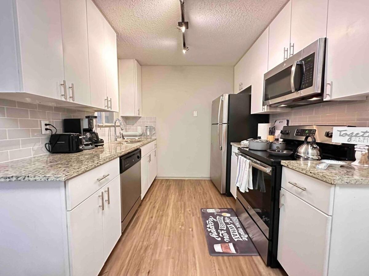 Comfy 1br In Sola 5 Minutes To Downtown With Free Parking *