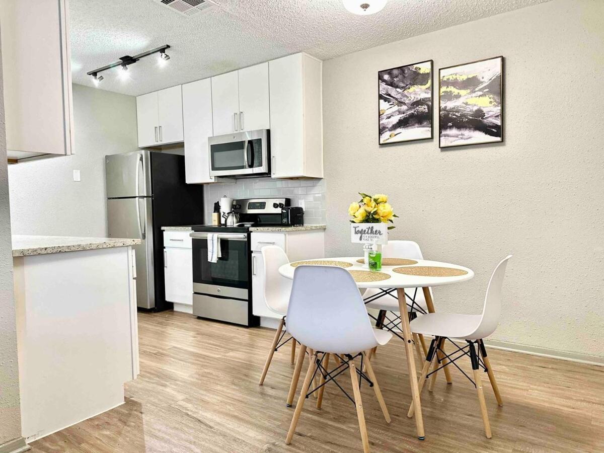 Comfy 1br In Sola 5 Minutes To Downtown With Free Parking Austin