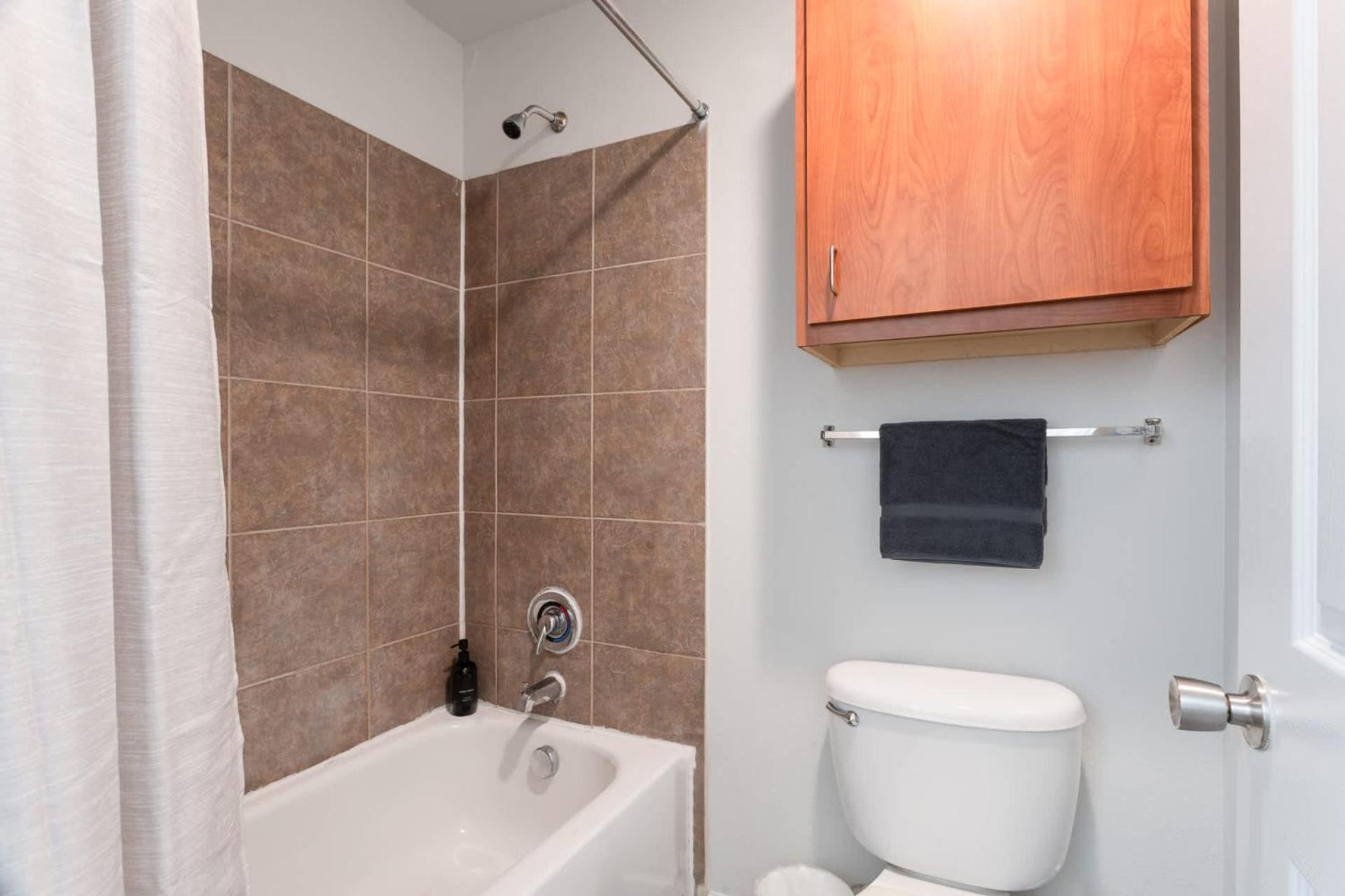Apartment Upstay W Pool-bbq-gym-games - Walk To Uoft